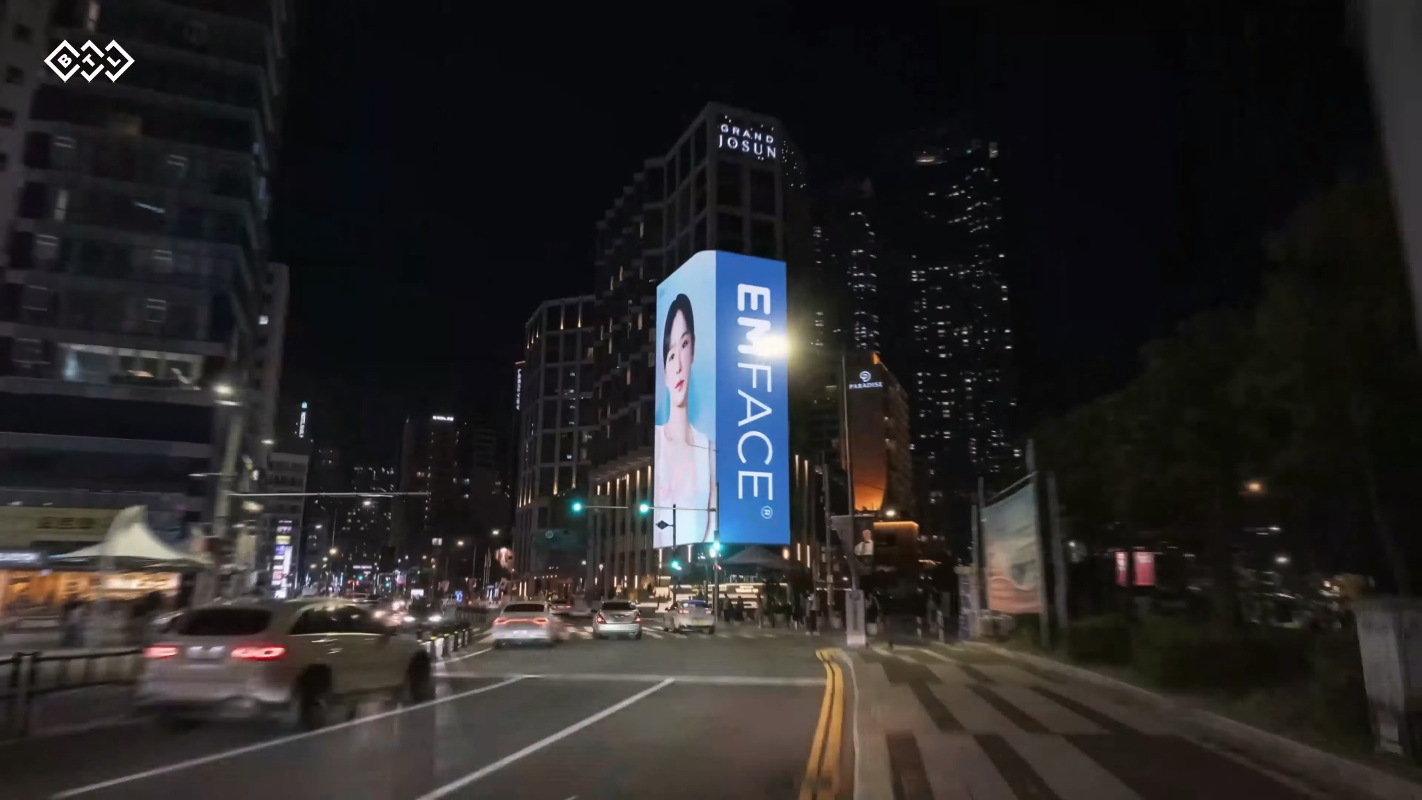 부산 EMFACE 옥외 매체 화면 합성 장면