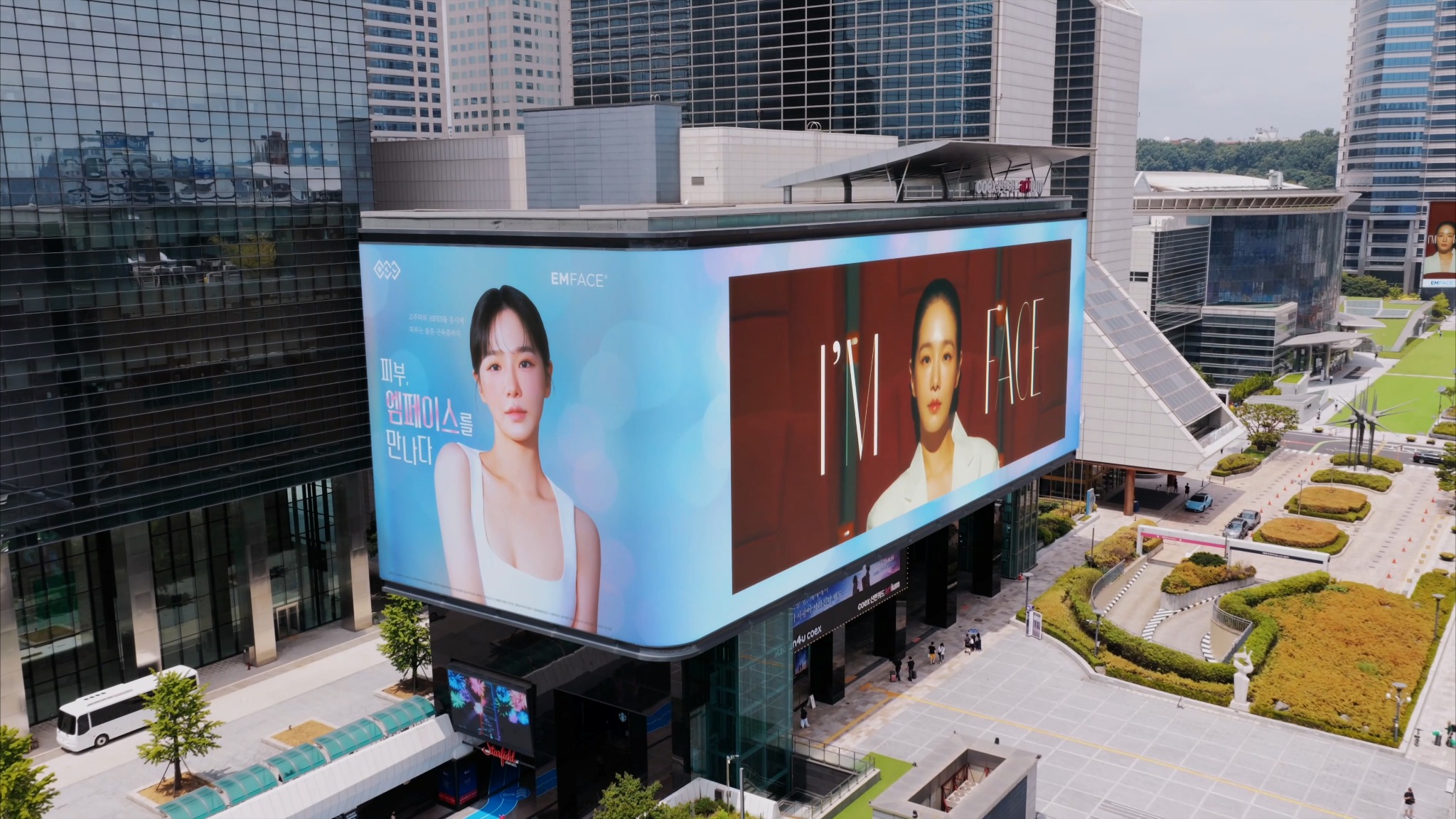 삼성역 곡면 입체 디스플레이 광고 화면 CG 합성